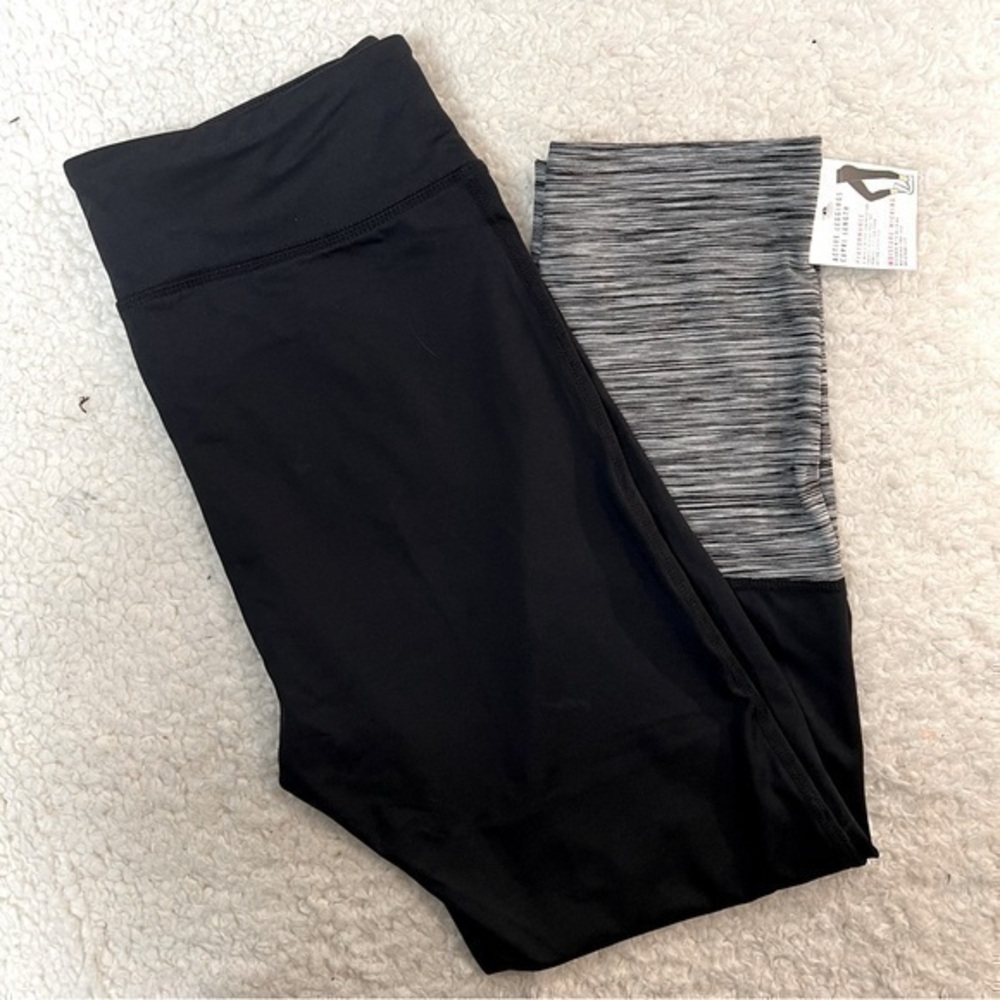 Active Leggings Capri Length Moisture-Wicking Performance
